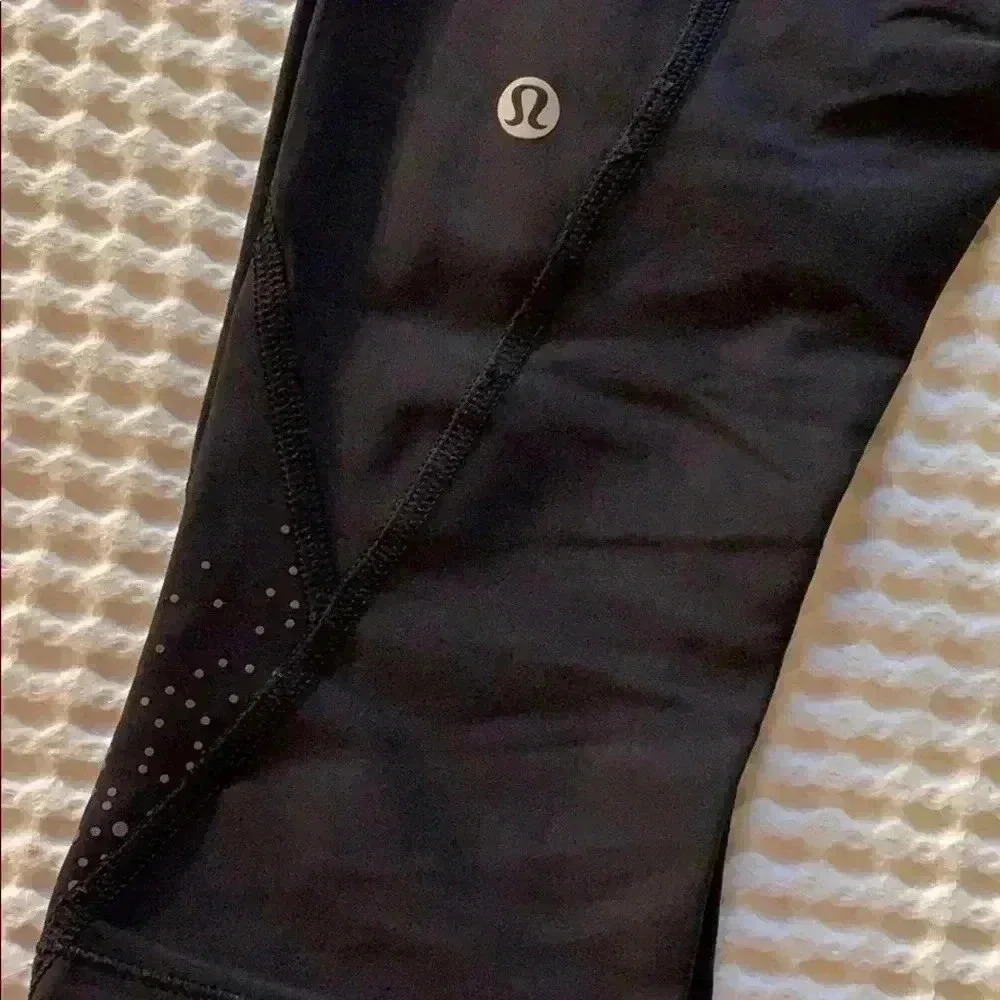 Lululemon - Picture 4 of 5